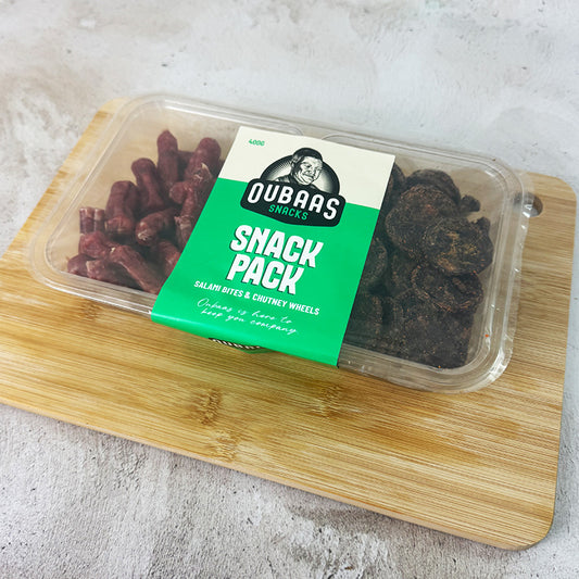 oubaas snack pack on a board in an plastic container that showcase the brand and weight of 400g. This is salami bites and chutney wheels and image is on an angle.